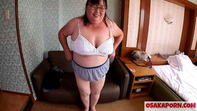 ម្ដាយ​ជនជាតិ​ជប៉ុន​ធាត់​បង្ហាញ​ក្បាល​សុដន់​ដ៏​ធំ​របស់​នាង ហើយ​រីករាយ​នឹង​ឧបករណ៍​សិច។ ម្តាយជនជាតិអាស៊ីអាយុ 51 ឆ្នាំនិយាយអំពីបទពិសោធន៍ផ្លូវភេទរបស់នាង។ Yukiko 1 OSAKAPORN fatty milf